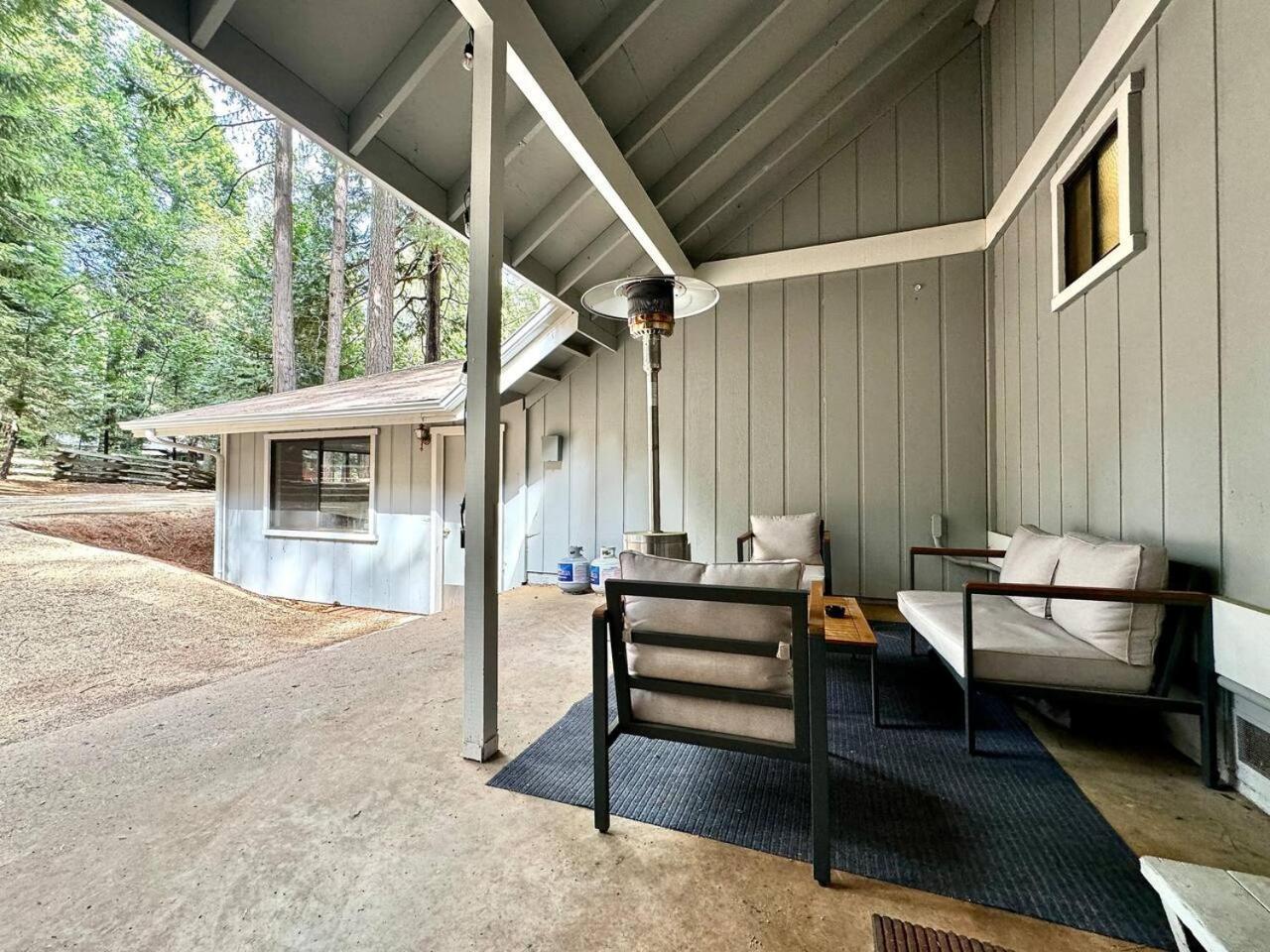 Cabin In The Trees-Game Room Pollock Pines المظهر الخارجي الصورة
